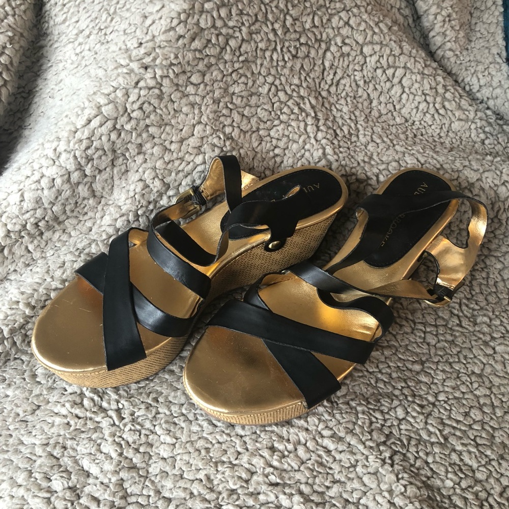 NWOT Audrey Brooke Black & Gold Wedge Sandals